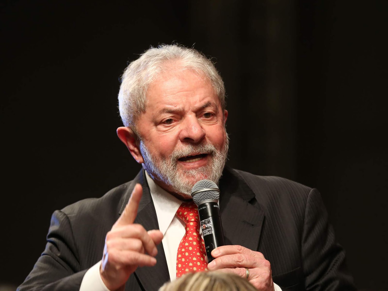 TENSO: Promessa de Lula de não tentar reeleição antecipa embates em torno da vaga do sucessor