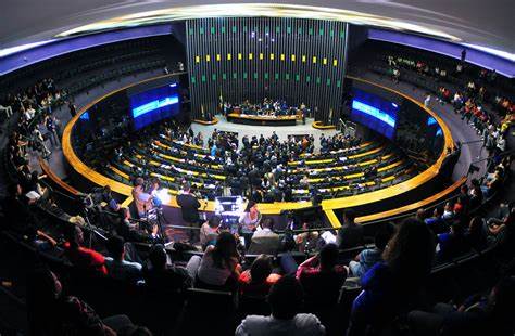 Incorporação do PSC dará ao Podemos oitava maior bancada na Câmara Federal