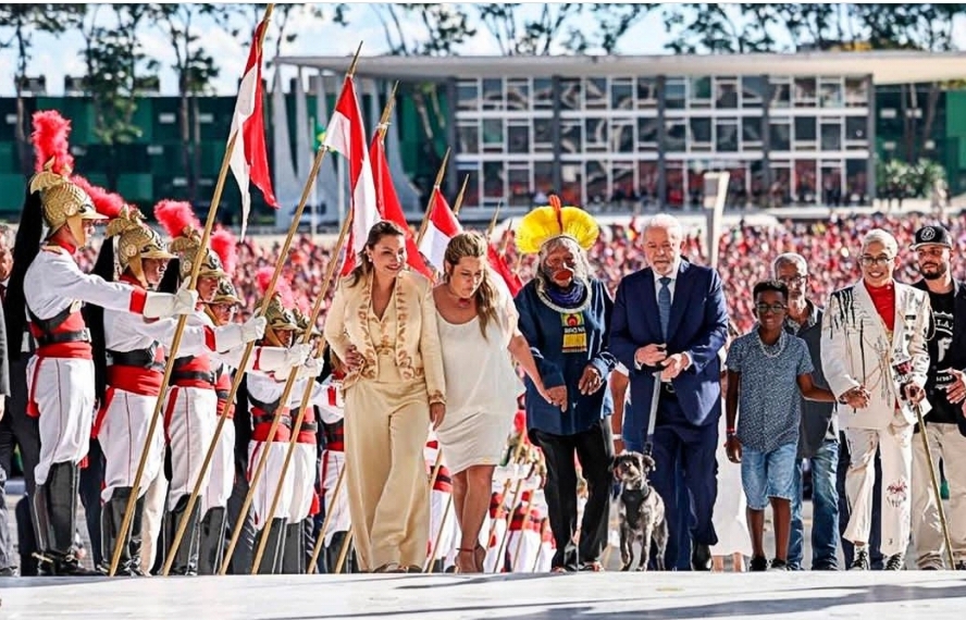 Posse de Lula é marcada por emoção e participação popular