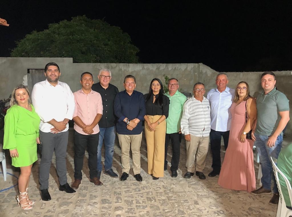 Adriano Galdino recebe apoio de quatro novos prefeitos durante Festa da Luz em Pedra Lavrada