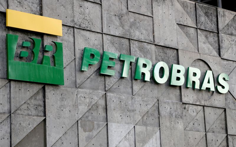 Petrobrás reduz os preços da gasolina e do etanol para compensar volta de impostos federais