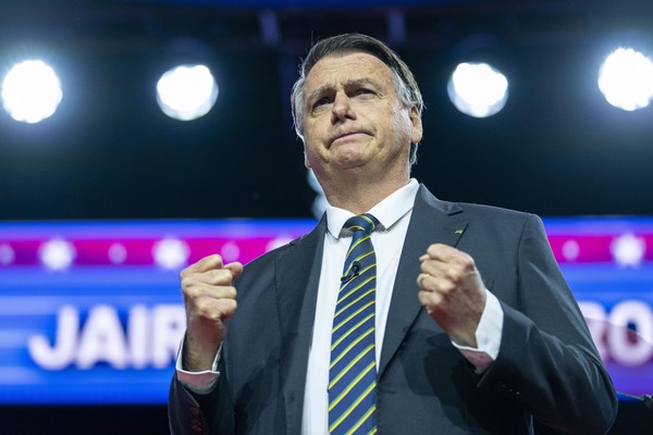 Bolsonaro revela que vai voltar e que sua missão ainda não acabou