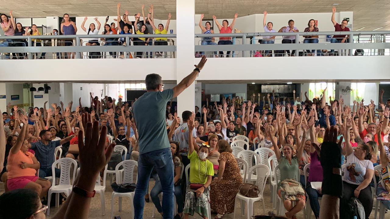 Professores da rede municipal de Campina Grande rejeitam proposta de Bruno Cunha Lima e aprovam greve