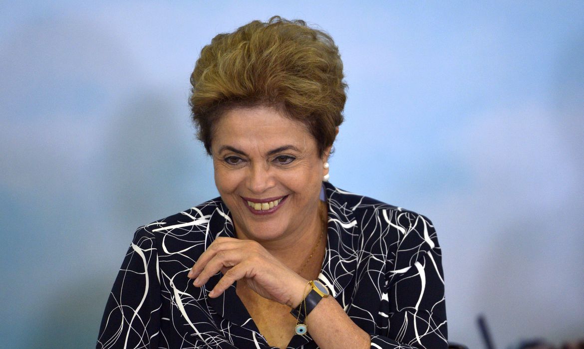 Dilma é eleita presidente do banco do Brics e poderá receber salário mensal de quase R$ 300 mil