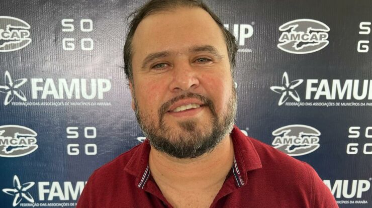 Prefeito Bira, do município de Camalaú, fala com o Política Cariri sobre a Marcha dos Prefeitos