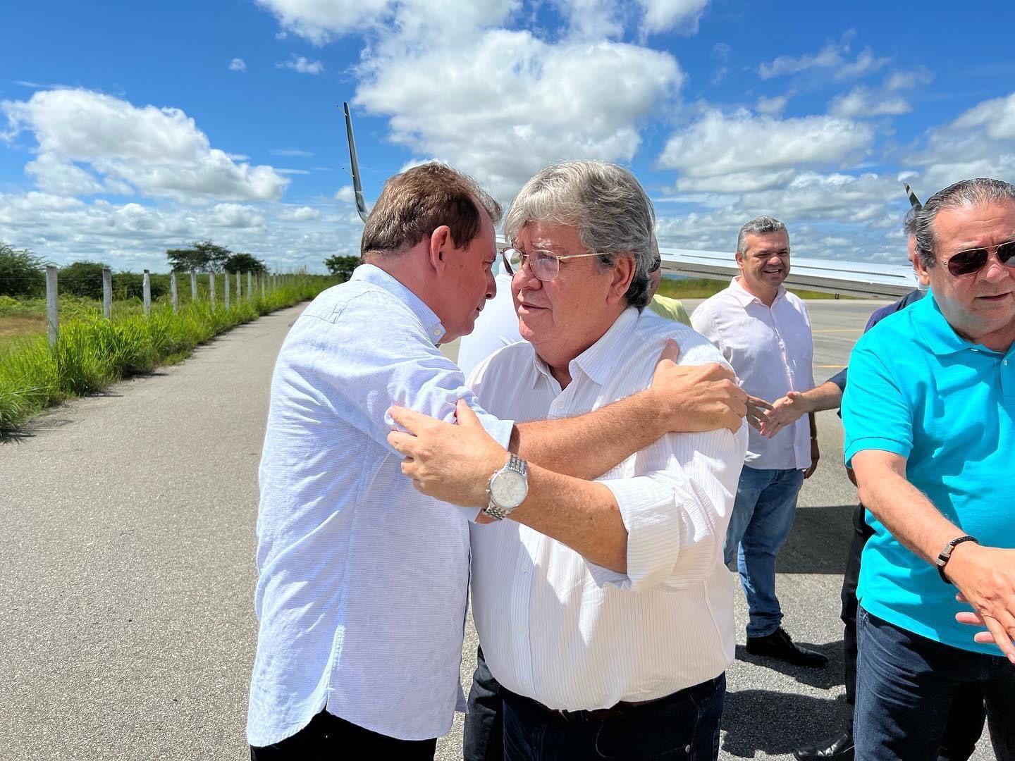 Líder do Governo antecipa debate sobre 2026 e já lança candidatura de João Azevêdo ao Senado