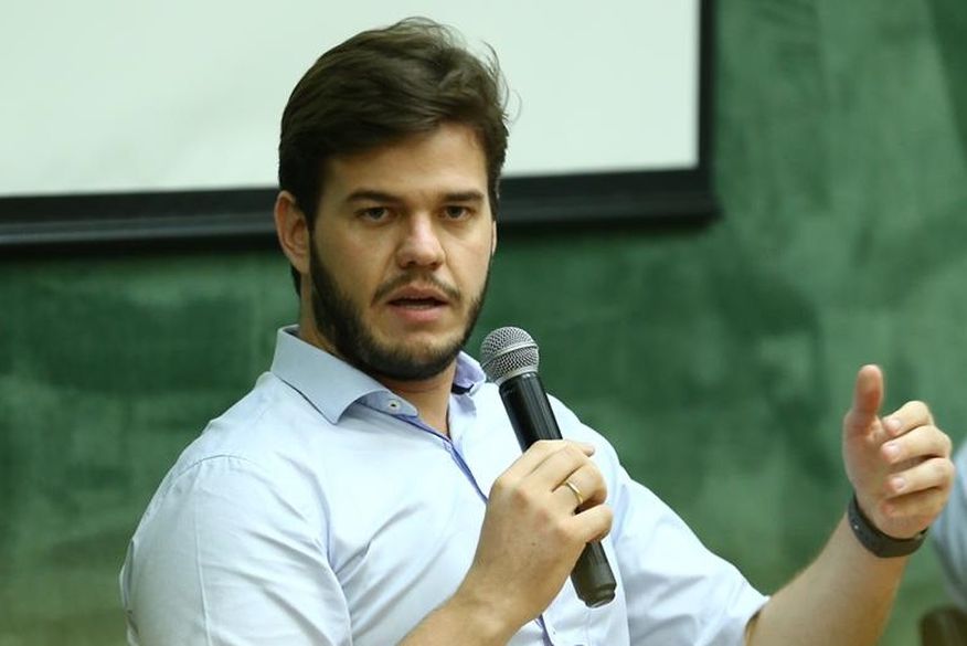 Emenda que aumenta salário de Bruno Cunha Lima vira debate e partidos acionam a justiça