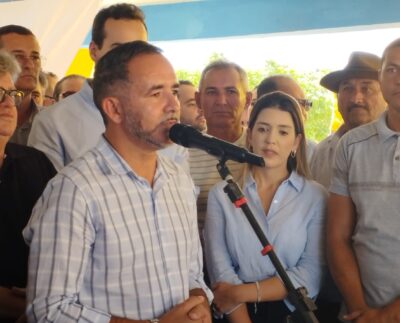 Adriano Wolff recepciona João Azevêdo em São Sebastião do Umbuzeiro. Foto: Cariri em Ação.