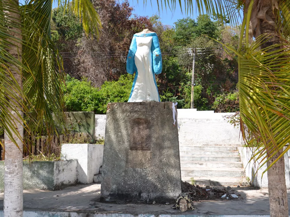 Povos de terreiro querem que estátua de Iemanjá que foi vandalizada seja retirada de Cabo Branco