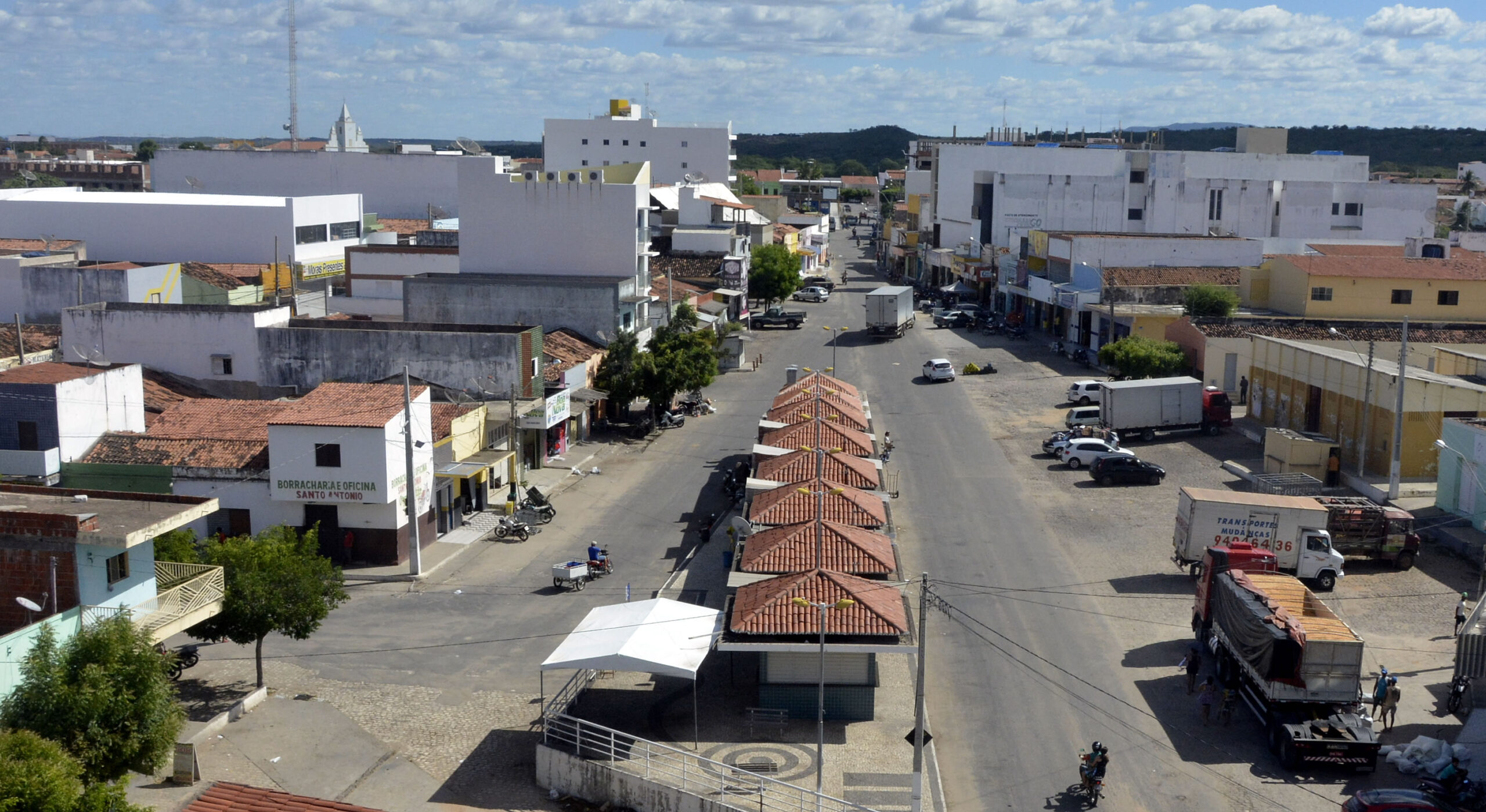 Prefeita de município do sertão é multada pelo TCE por irregularidade em compra de R$ 14,5 milhões