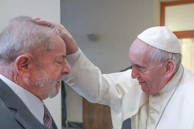 Papa Francisco diz que Lula foi condenado injustamente e que Dilma tem as “mãos limpas”