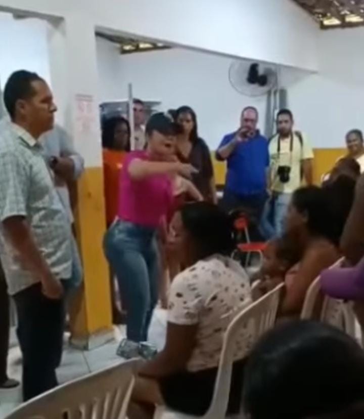 Aos gritos autoritários, prefeita de município do litoral se envolve em mais polêmicas: “Será assim”