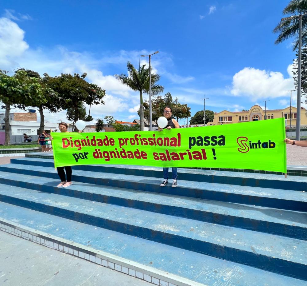 Magistério de Esperança entra em greve por tempo indeterminado em busca de reajuste integral do piso salarial