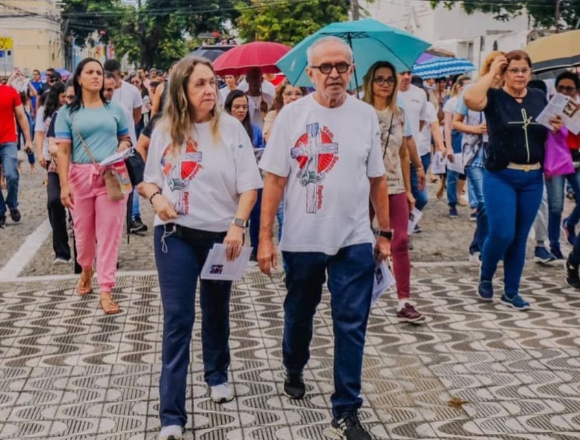 Cícero Lucena participa de procissão e em seguida se licencia da Prefeitura de João Pessoa