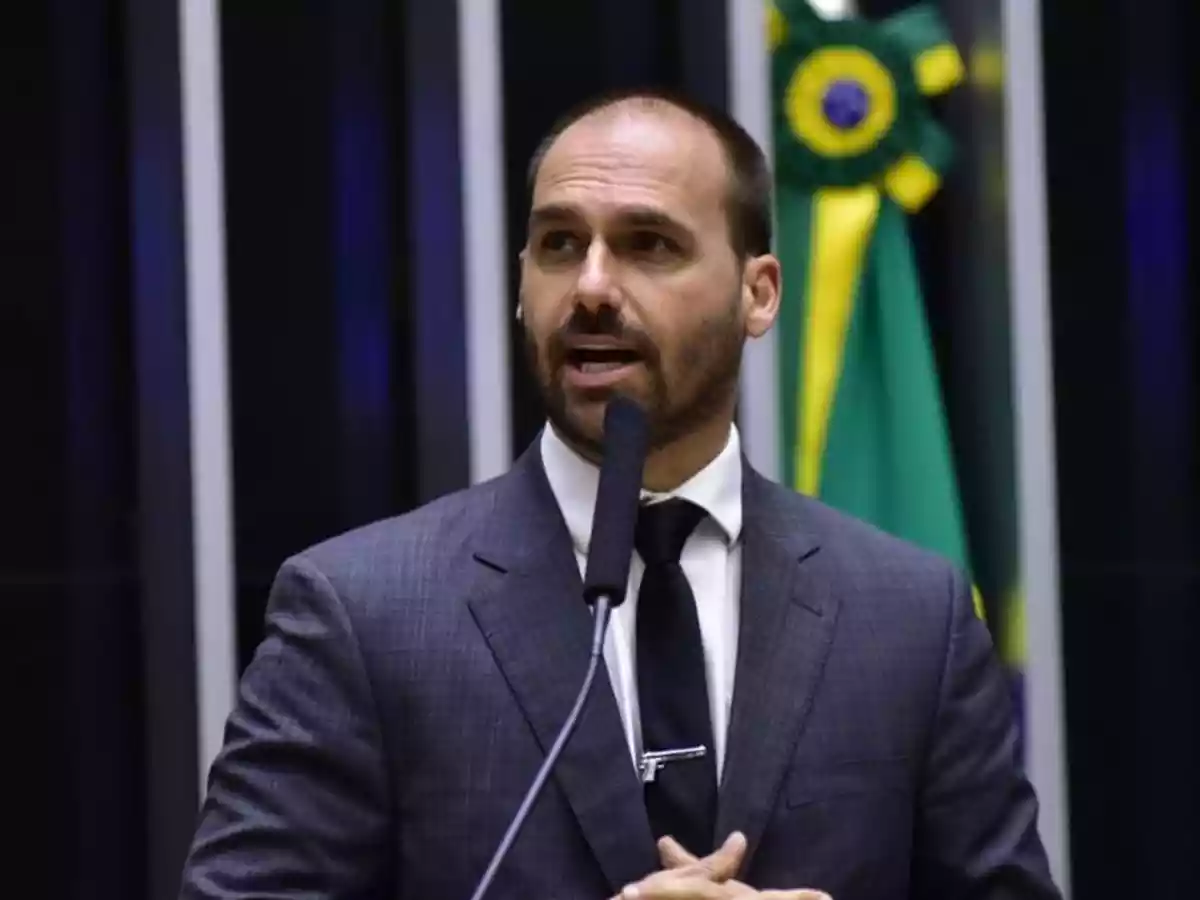 Deputado Eduardo Bolsonaro declara que governo fará de tudo para “enterrar” CPMI