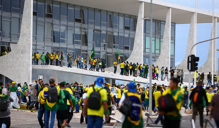 Bolsonaristas do Congresso recuam na defesa da CPMI