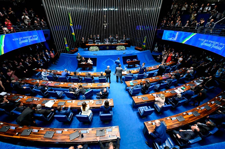 Tentativas de golpe e clonagem de WhatsApp deixam Senadores em alerta