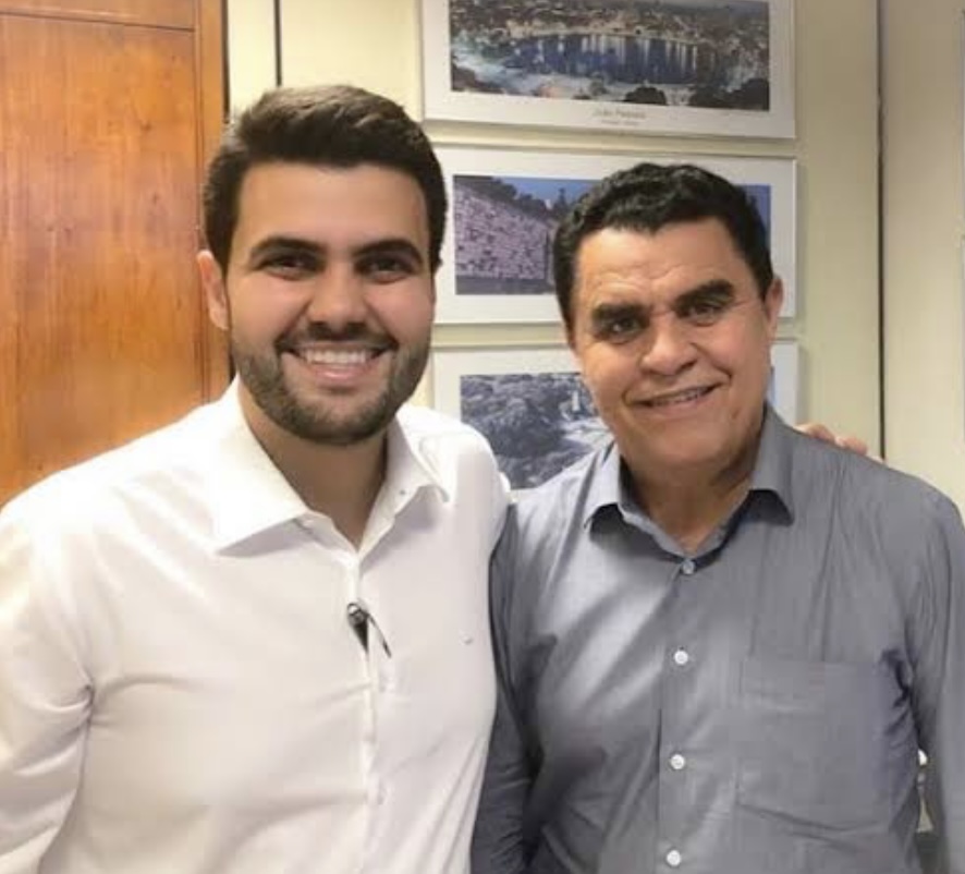 Deputado Federal admite ambição política, mas prioriza promoção do filho