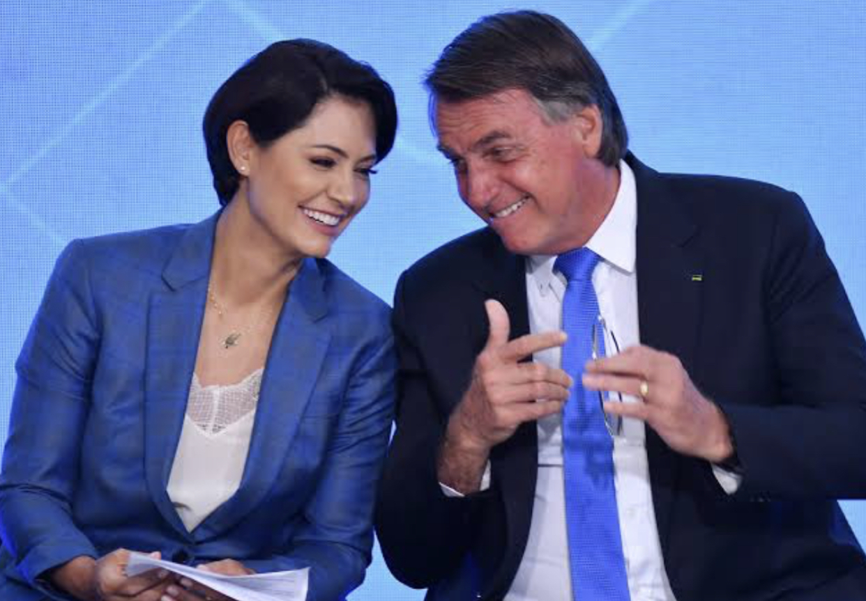 Escândalo: Polícia Federal apreende celulares de Bolsonaro e Michelle em investigação de fraude nos cartões de vacinação