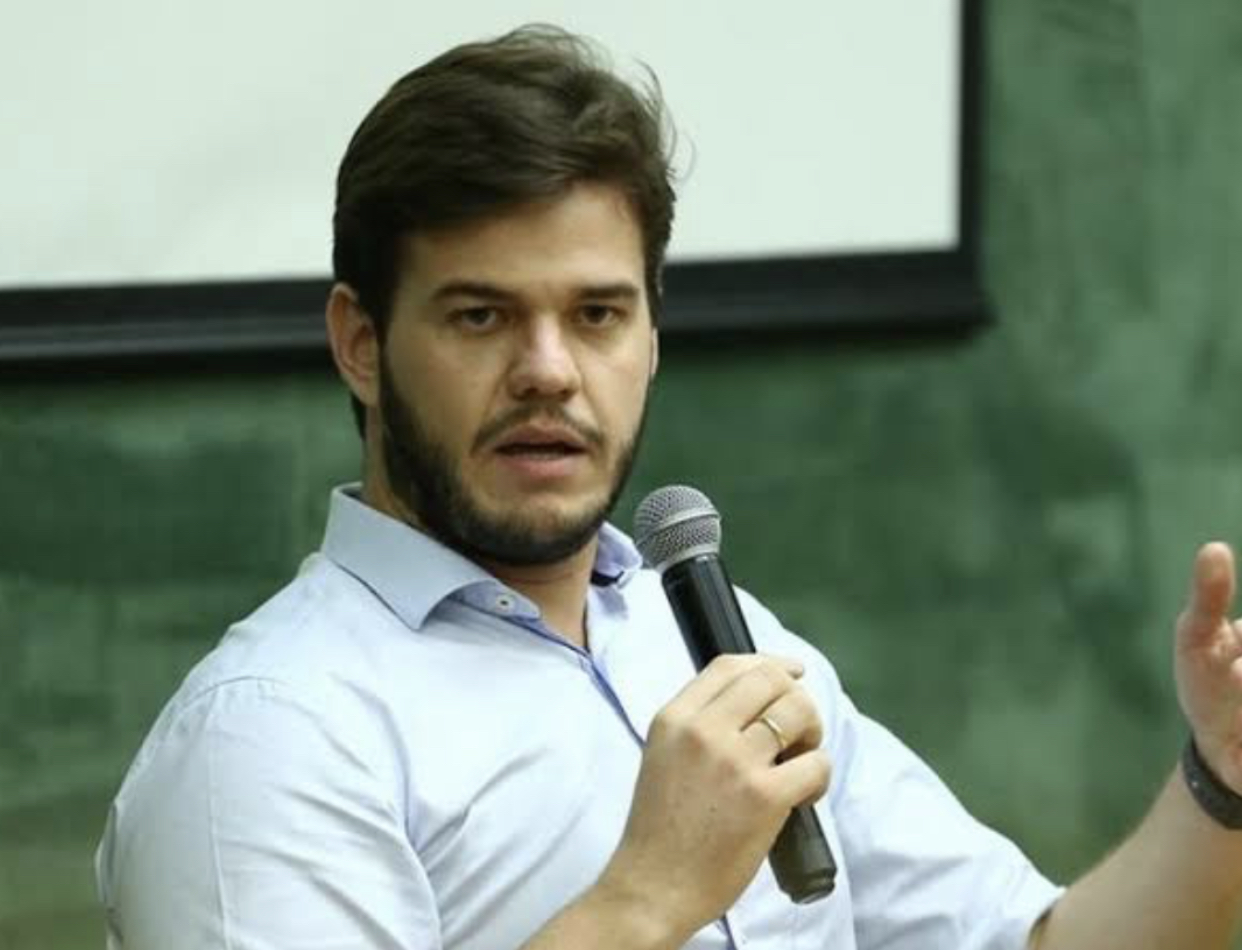 Prefeito de Campina Grande evita interferir na disputa em João Pessoa