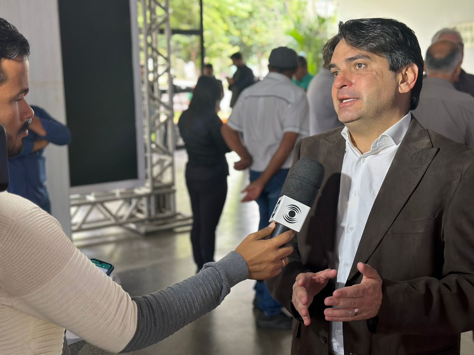 Projeto de Murilo Galdino que protege idosos de contrair dívidas de forma remota, repercute no Bom dia Paraíba