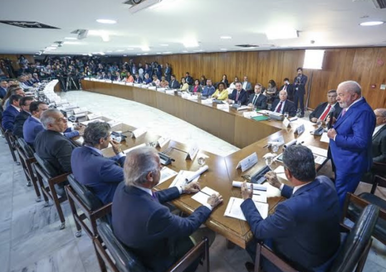 Presidente Lula convoca ministros para reunião no Palácio do Planalto