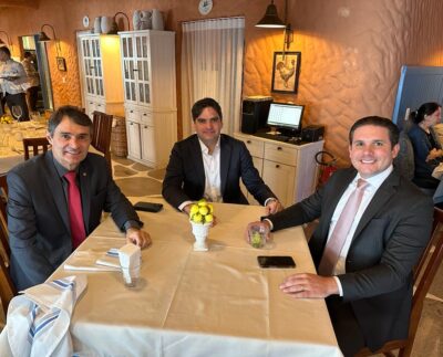 Romero Rodrigues, Murilo Galdino e Hugo Motta (Foto: Reprodução/Ascom).