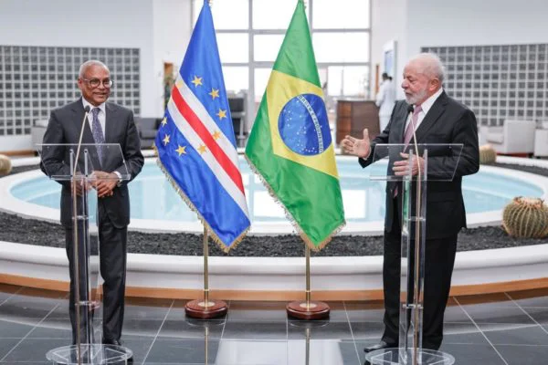 Lula agradece à África por “tudo que foi produzido durante 350 anos de escravidão” no Brasil