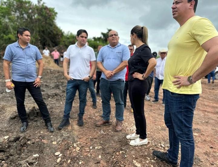 Murilo Galdino visita município de Rio Tinto e acompanha andamento de obras da estrada de Praia de Campina