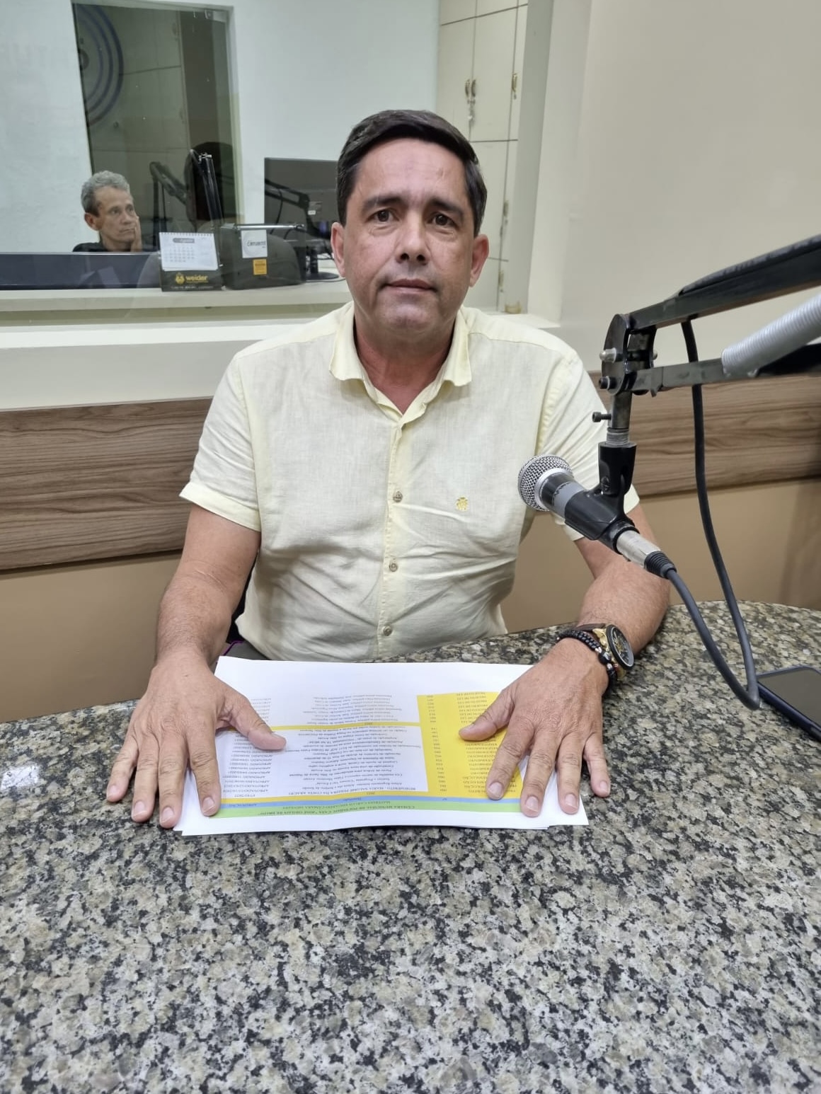 Presidente da Câmara de Pocinhos, Duda Menezes, destaca progresso e parcerias em entrevista à rádio Caturité FM 104.1