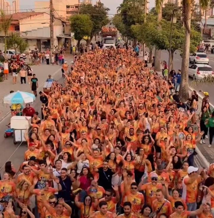 Bloco ‘Jesus é Bom Demais’ reúne milhares de fiéis nas ruas de Campina Grande