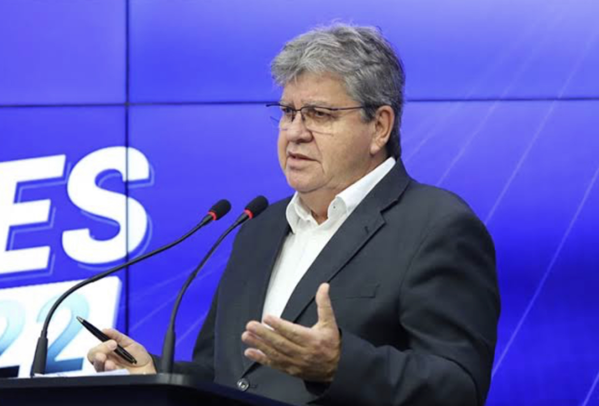 Apoio de prefeitos reforça possível candidatura de João Azevêdo ao Senado em 2026