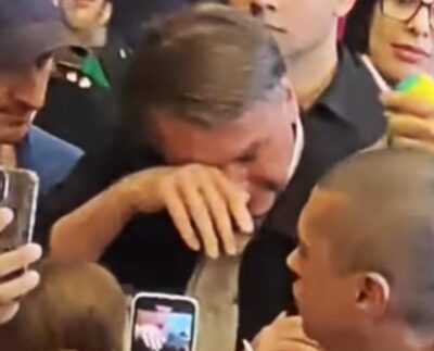 Jair Bolsonaro chorando em encontro com apoiadores (Foto: Divulgação/Reprodução/Captura de Tela/Redes Sociais/Jair Bolsonaro).