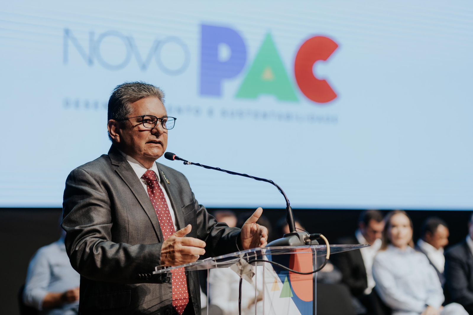 Presidente da Assembleia Legislativa Adriano Galdino é ovacionado após discurso em defesa do Nordeste no lançamento do novo PAC