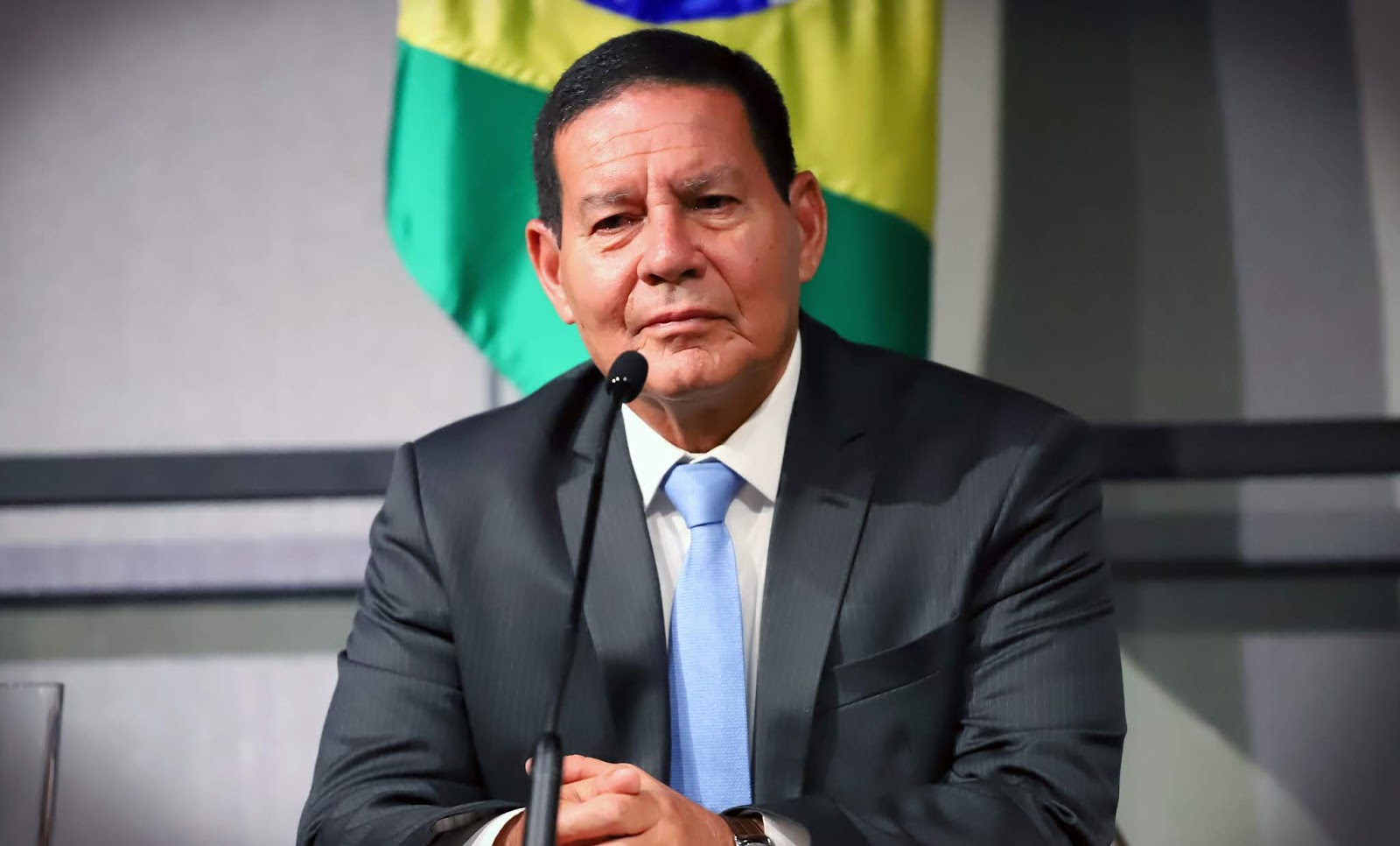 Mourão diz que reunião do golpe foi “blá-blá-blá” e afirma que orientou Bolsonaro a reconhecer a derrota