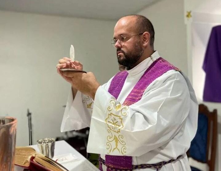 Igreja católica paraibana é invadida por vândalos e tem hóstias roubadas