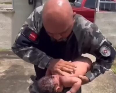 Policiais salvam vida de bebê em João Pessoa (Foto: Reprodução/Captura de tela/imagem disponível na internet).