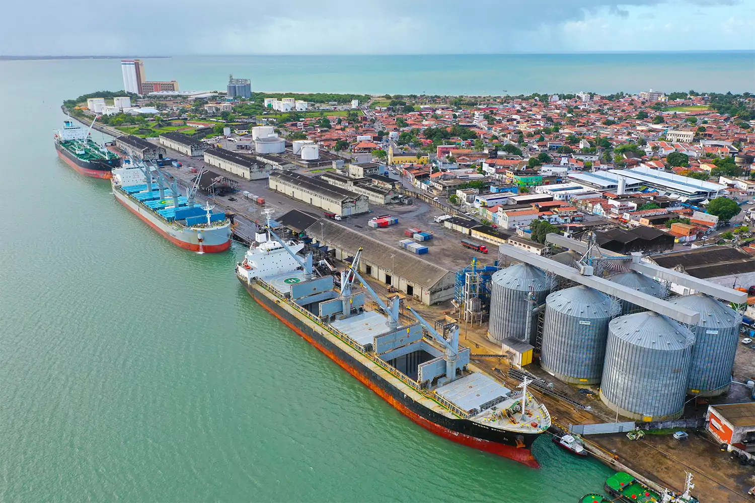 João Azevêdo entregará dragagem e novos armazéns no Porto de Cabedelo na próxima segunda-feira