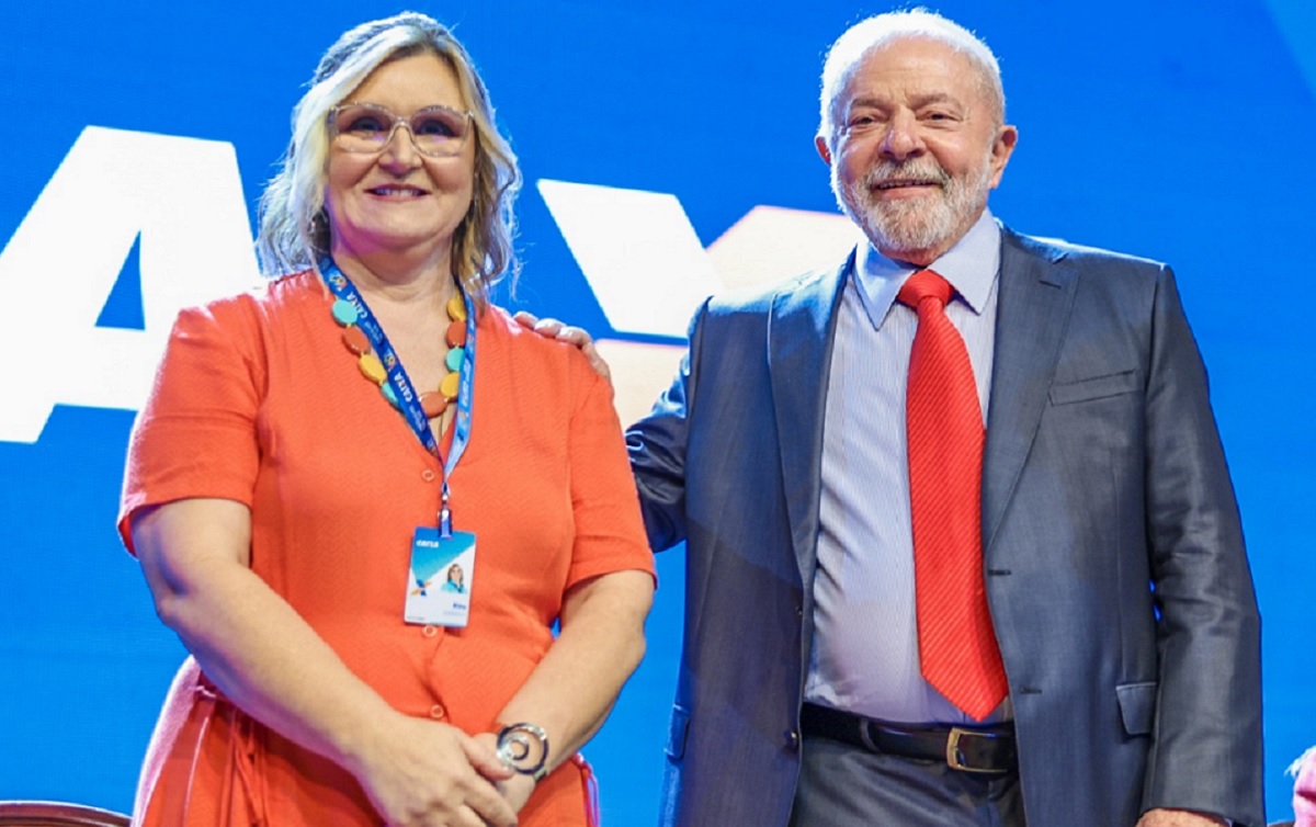 Lula demite Rita Serrano e anuncia paraibano para assumir presidência da Caixa