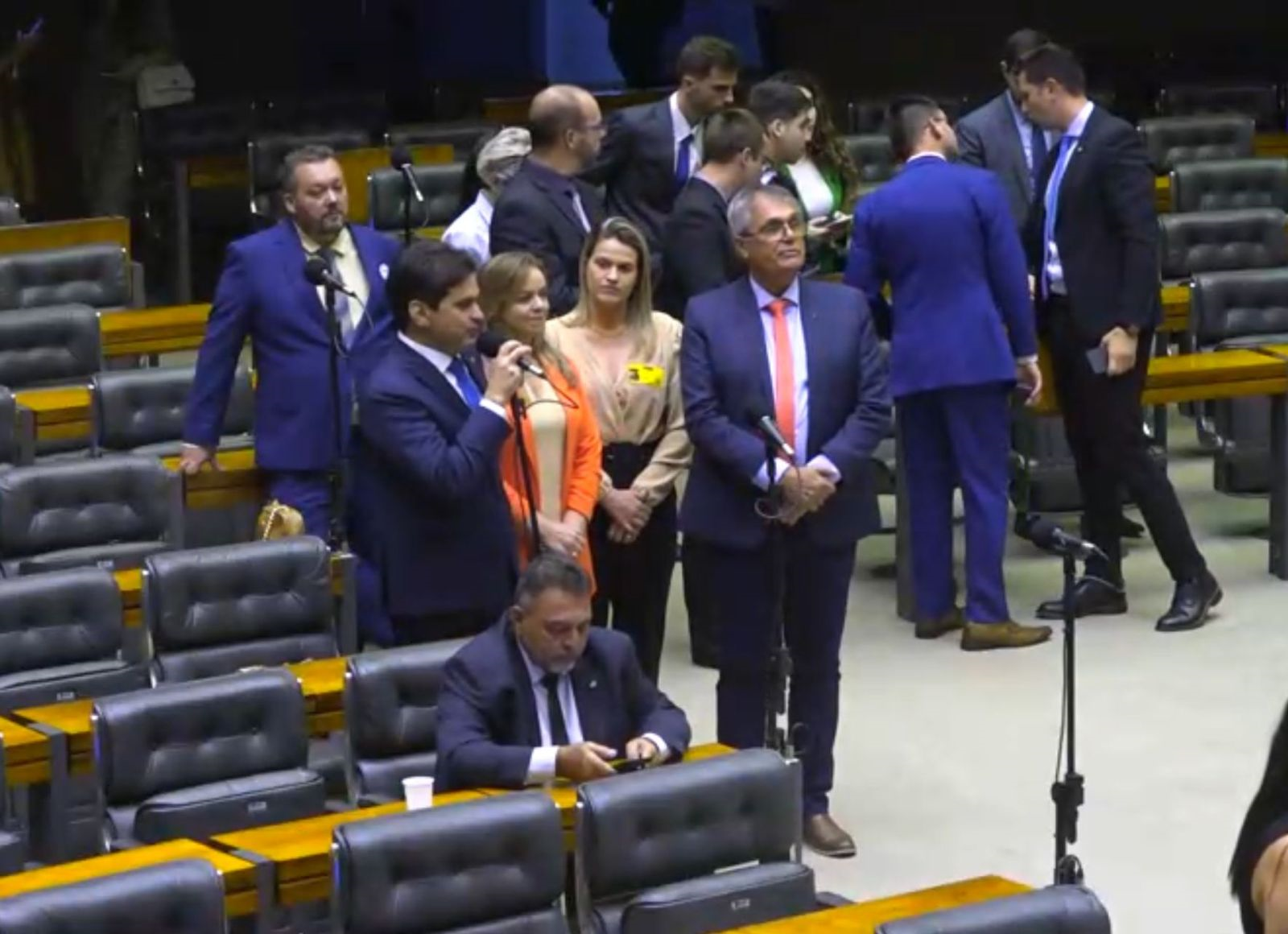 Na Câmara do Deputados, Murilo Galdino parabeniza Adelson por gestão responsável em Areial e Silvia por mandato na ALPB