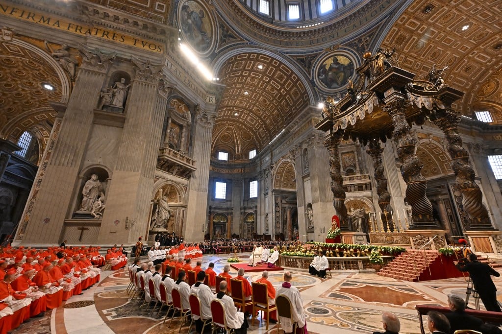 Vaticano afirma que transgêneros podem se batizar e apadrinhar; entenda