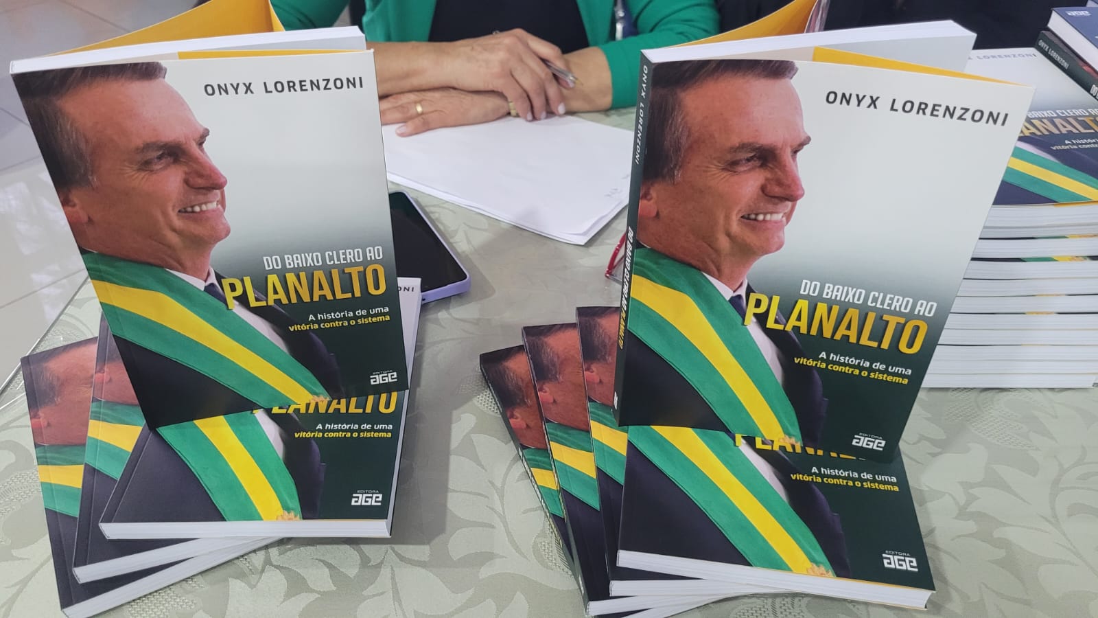 “Do Baixo Clero ao Planalto”: ex-ministro vai lançar na PB livro sobre a história de Bolsonaro