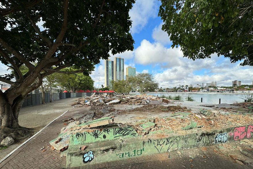 Prefeitura Municipal de Campina Grande demole prédio histórico da cidade; entenda