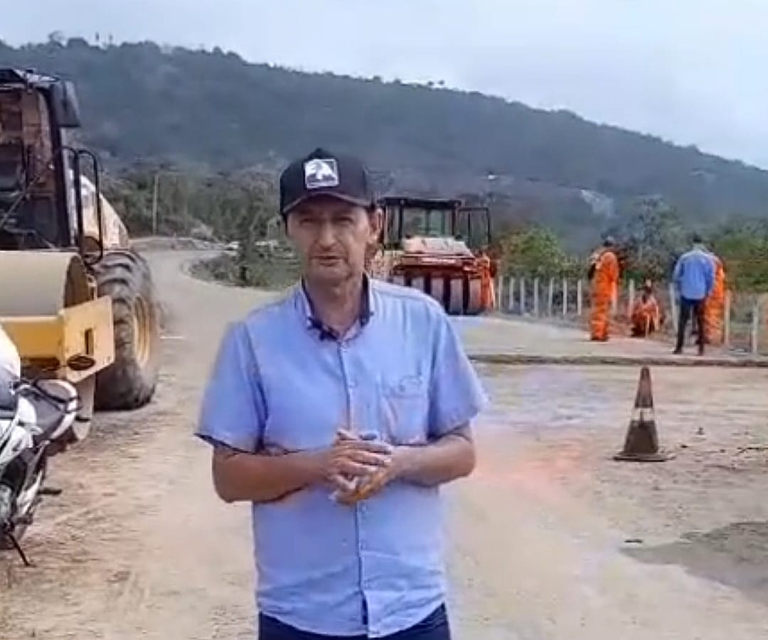 Pré-candidato a prefeito de Fagundes Zé Pedro visita obras da rodovia PB-100