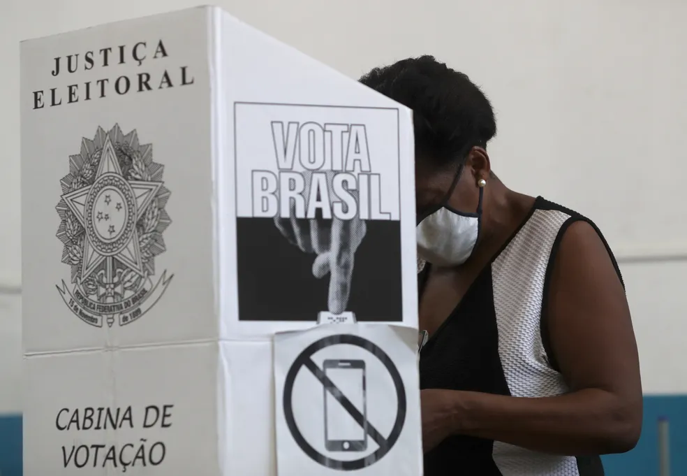 Neste dia, há 93 anos, era aprovado o Projeto de Lei que viria a garantir o direito ao voto feminino no Brasil