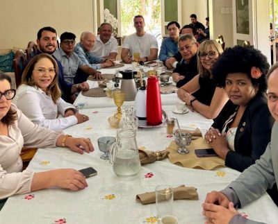 Almoço da bancada de oposição em CG com Lucas e Enivaldo Ribeiro (Foto: Divulgação/Reprodução/)