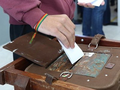 Voto em cédula (Foto: Divulgação/Reprodução/Tribunal Superior Eleitoral)