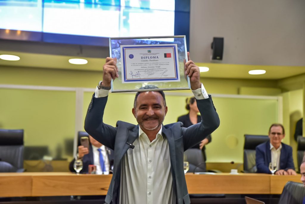 ALPB concede cidadania paraibana ao prefeito Adriano Wolff (Foto: Divulgação/Reprodução/Assessoria).