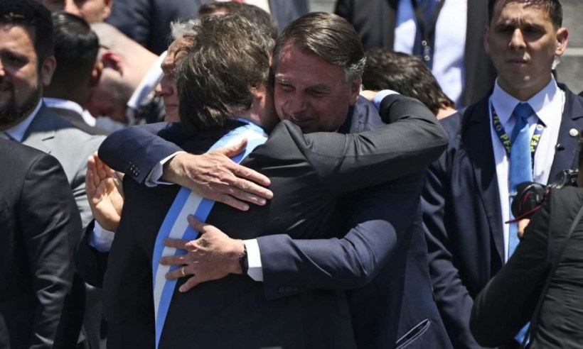 Apesar de recepção calorosa na Argentina, Bolsonaro tenta aparecer em foto oficial de chefes de Estado e é retirado; entenda