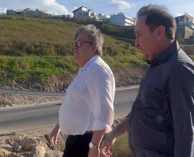 João Azevêdo e Deusdete Queiroga visitam obra do viaduto do Arco Metropolitano em CG (Foto: Divulgação/Reprodução/Captura de tela/Redes sociais/João Azevêdo).